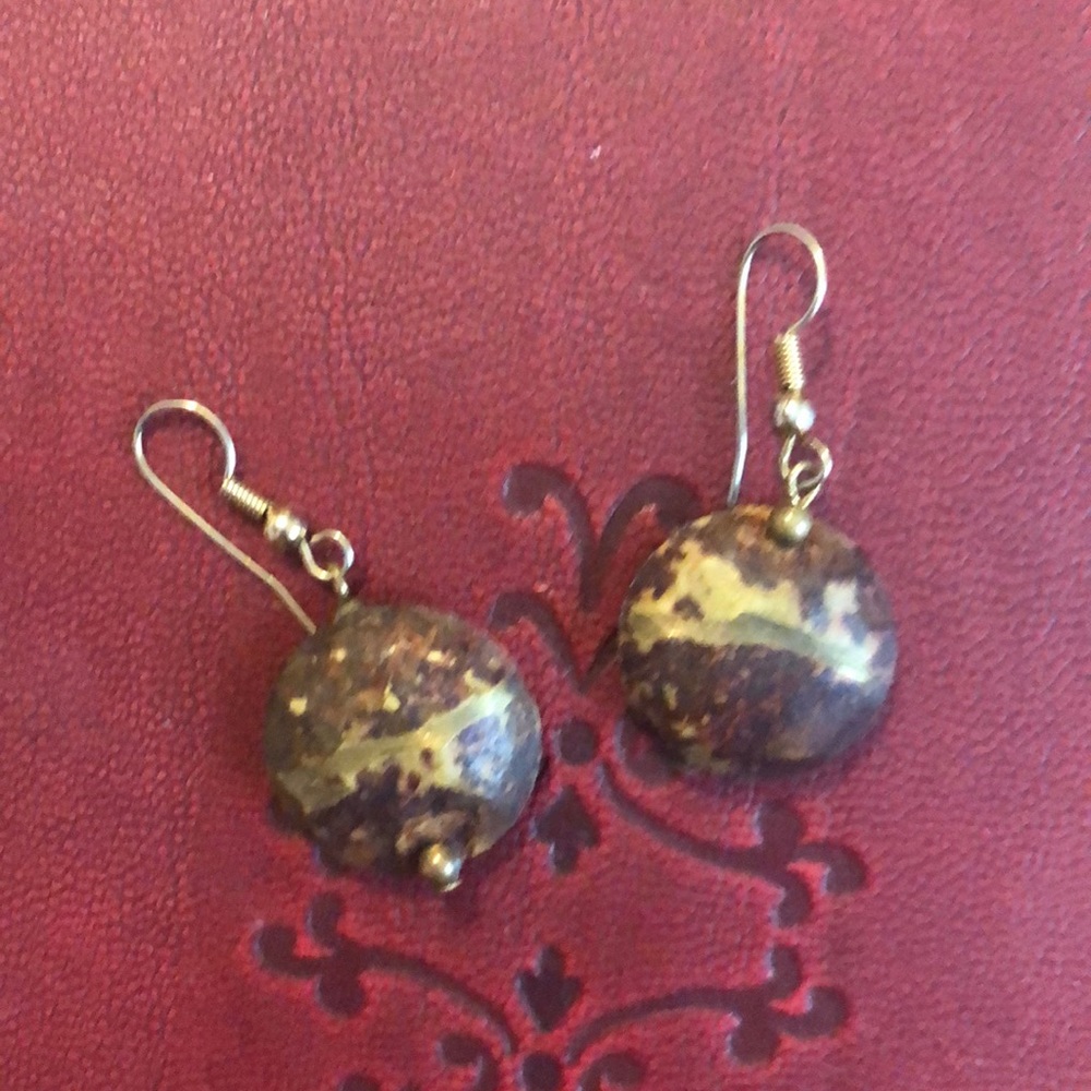 Gorgeous boho stone with golden stripe earrings
